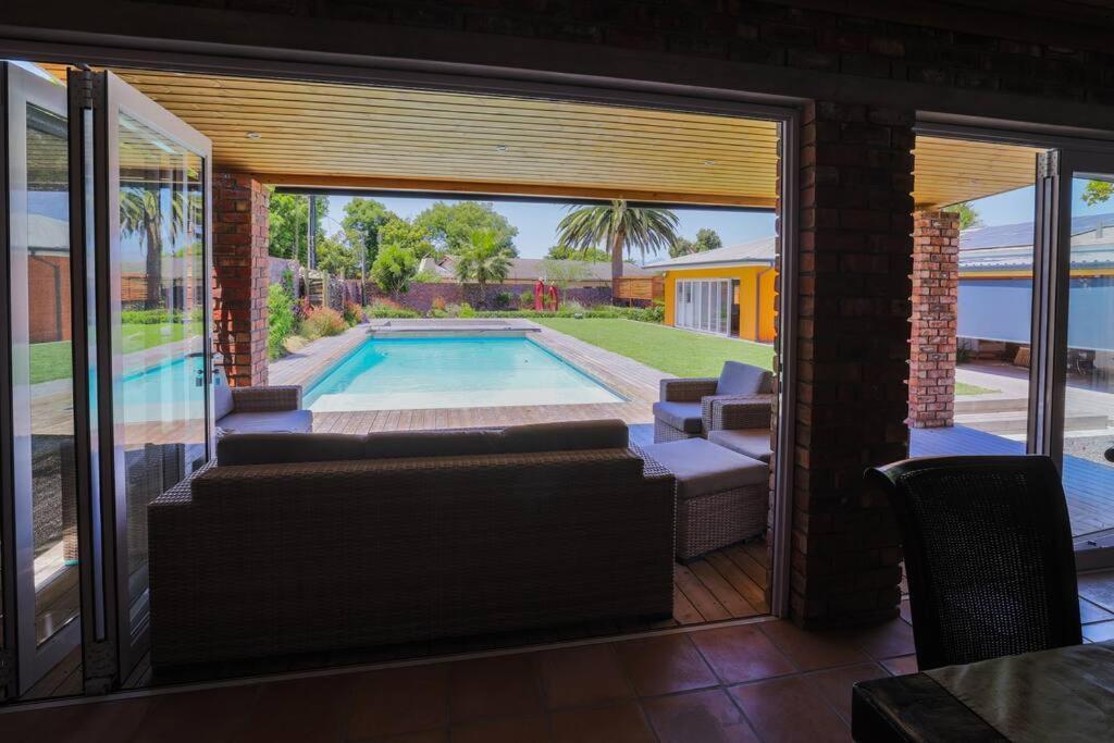 Garten Wohnung Mit Pool, 2 Schlafzimmer 开普敦 外观 照片