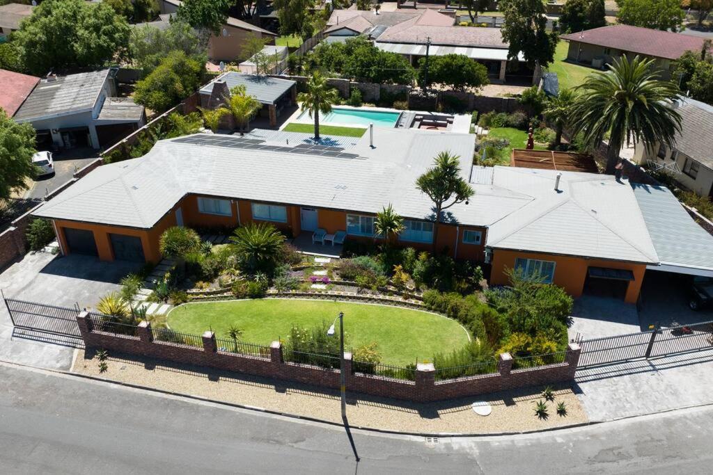 Garten Wohnung Mit Pool, 2 Schlafzimmer 开普敦 外观 照片